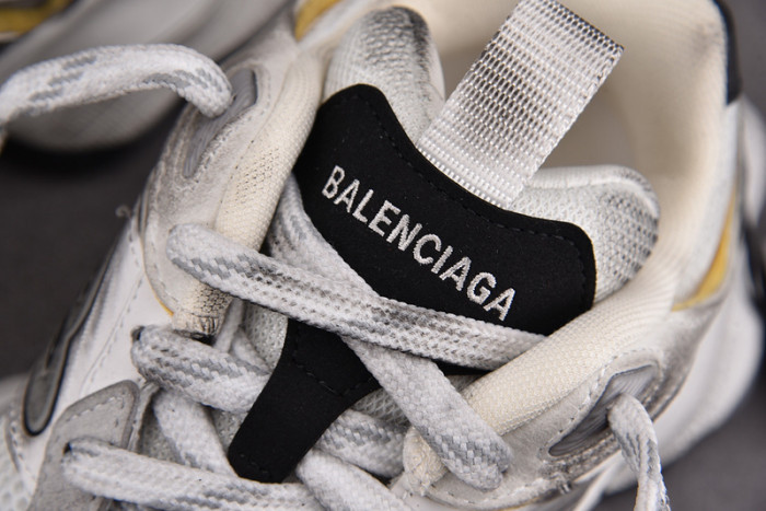 sneaker cargo